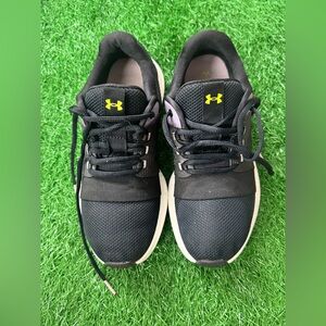 Under Armour Women’s Black‎ and White Athletic Shoes Sleek Design Size 8
